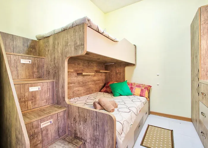 119/4 - Sea View - 3 Bedrooms *